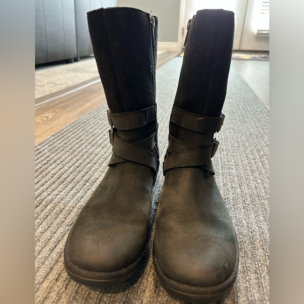 UGG Lorna Doone Boots - Picture 4 of 8
